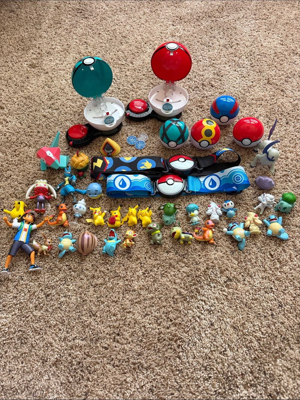 Pokemon Playset with Red, Teal and Blue Poké Balls and Mini Figures